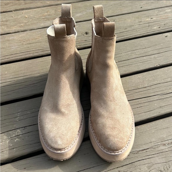 Dolce Vita Huey Tan Chelsea Platform Boot | Pull On Suede | Size 7 - Picture 6 of 9